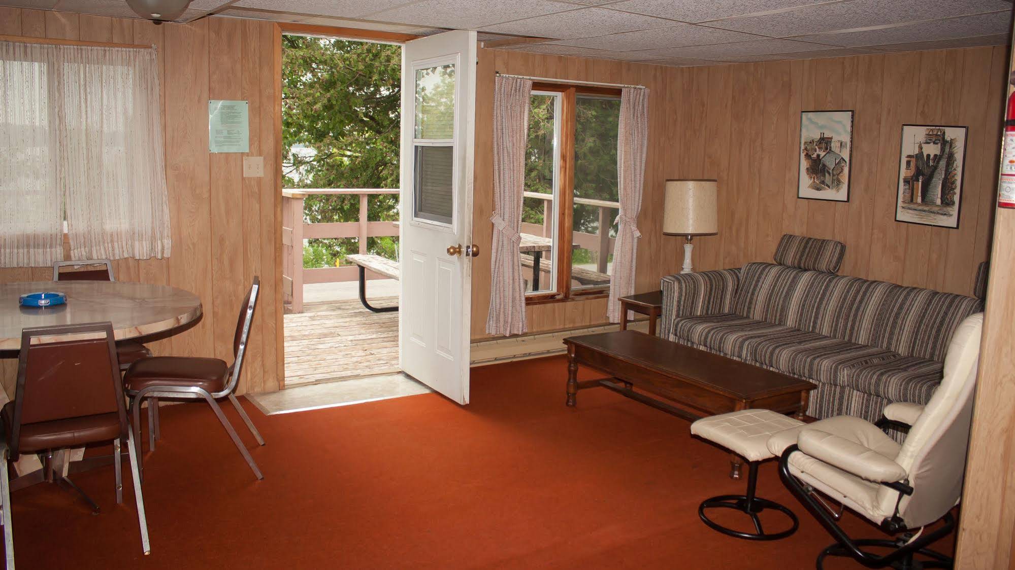 Lake Dalrymple Resort