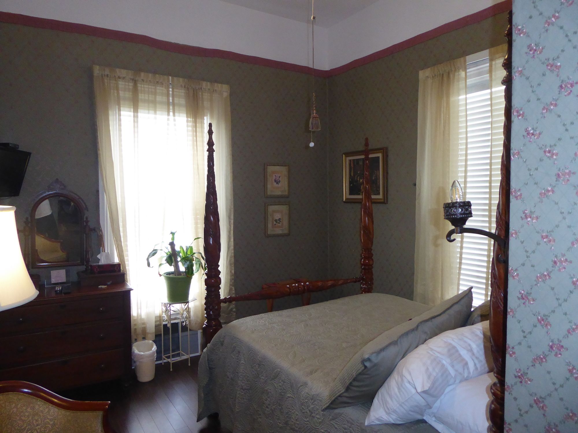 Stone Maiden Inn