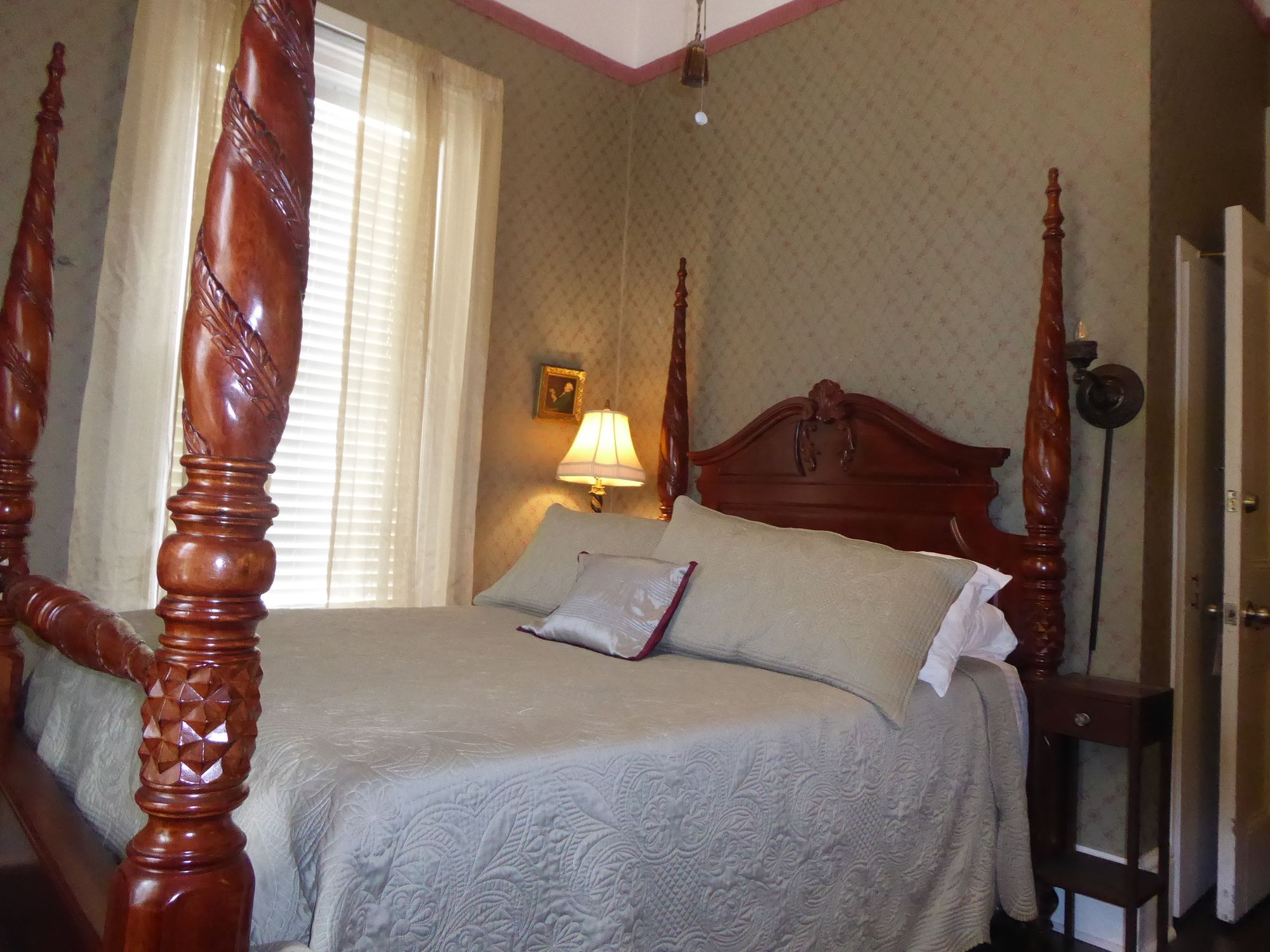 Stone Maiden Inn