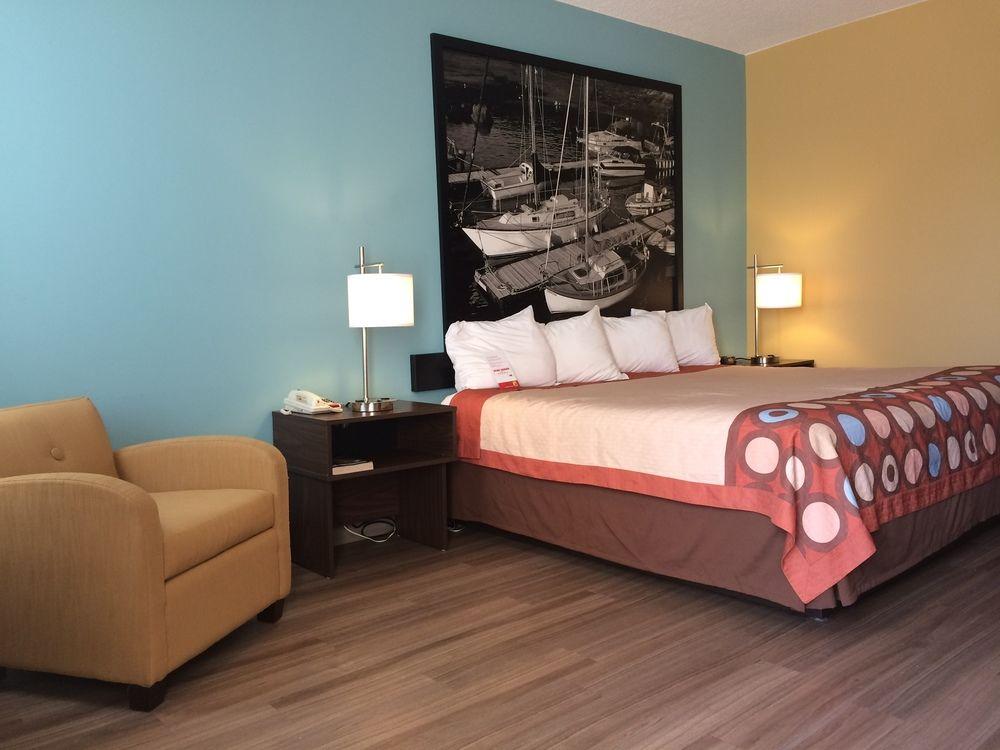 Super 8 by Wyndham Thunder Bay