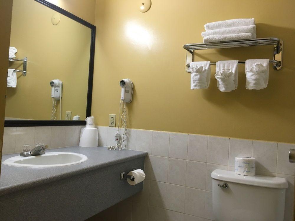 Super 8 by Wyndham Thunder Bay
