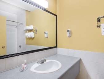 Super 8 by Wyndham Thunder Bay