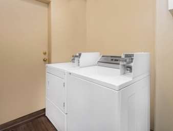 Super 8 by Wyndham Thunder Bay