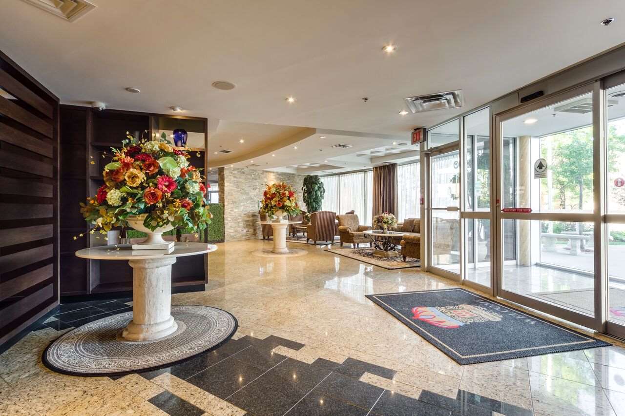 Monte Carlo Inn Airport Suites