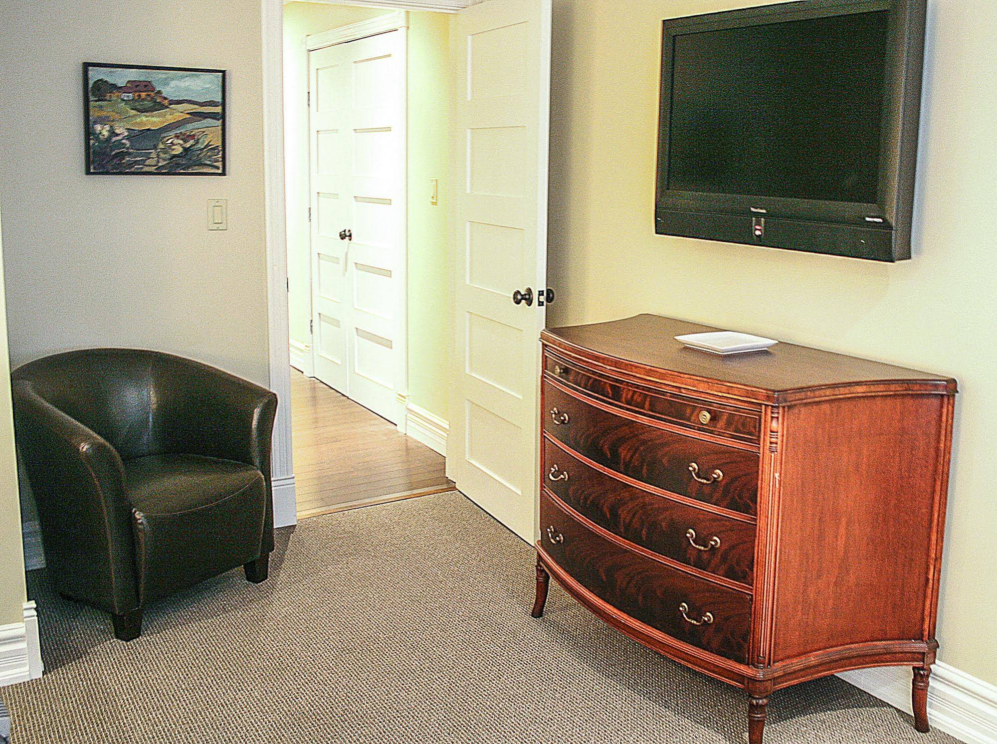 Newsroom Suites