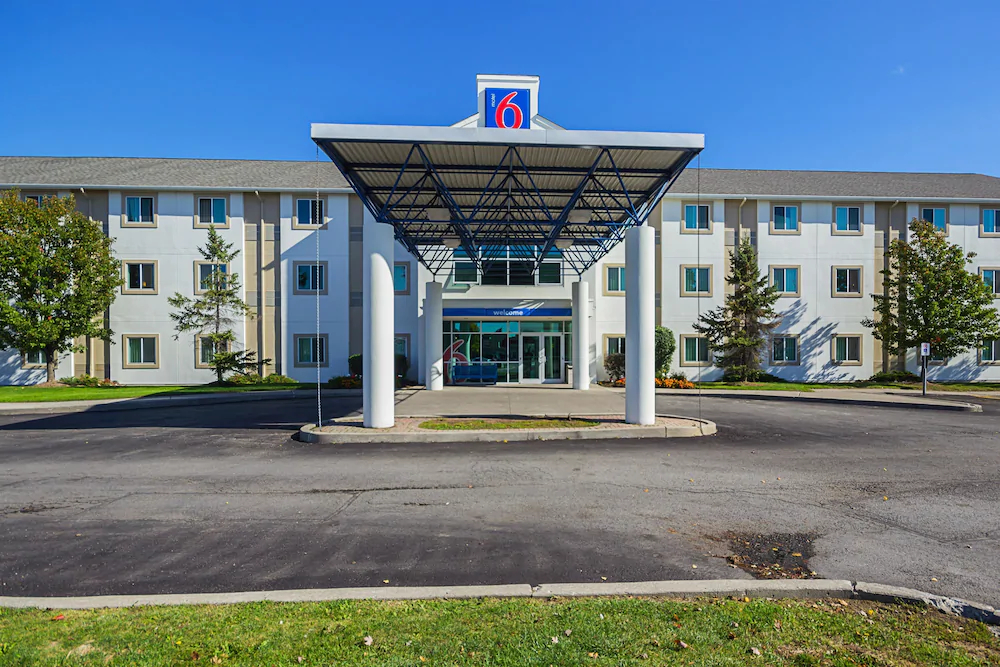 Motel 6 Toronto East Whitby