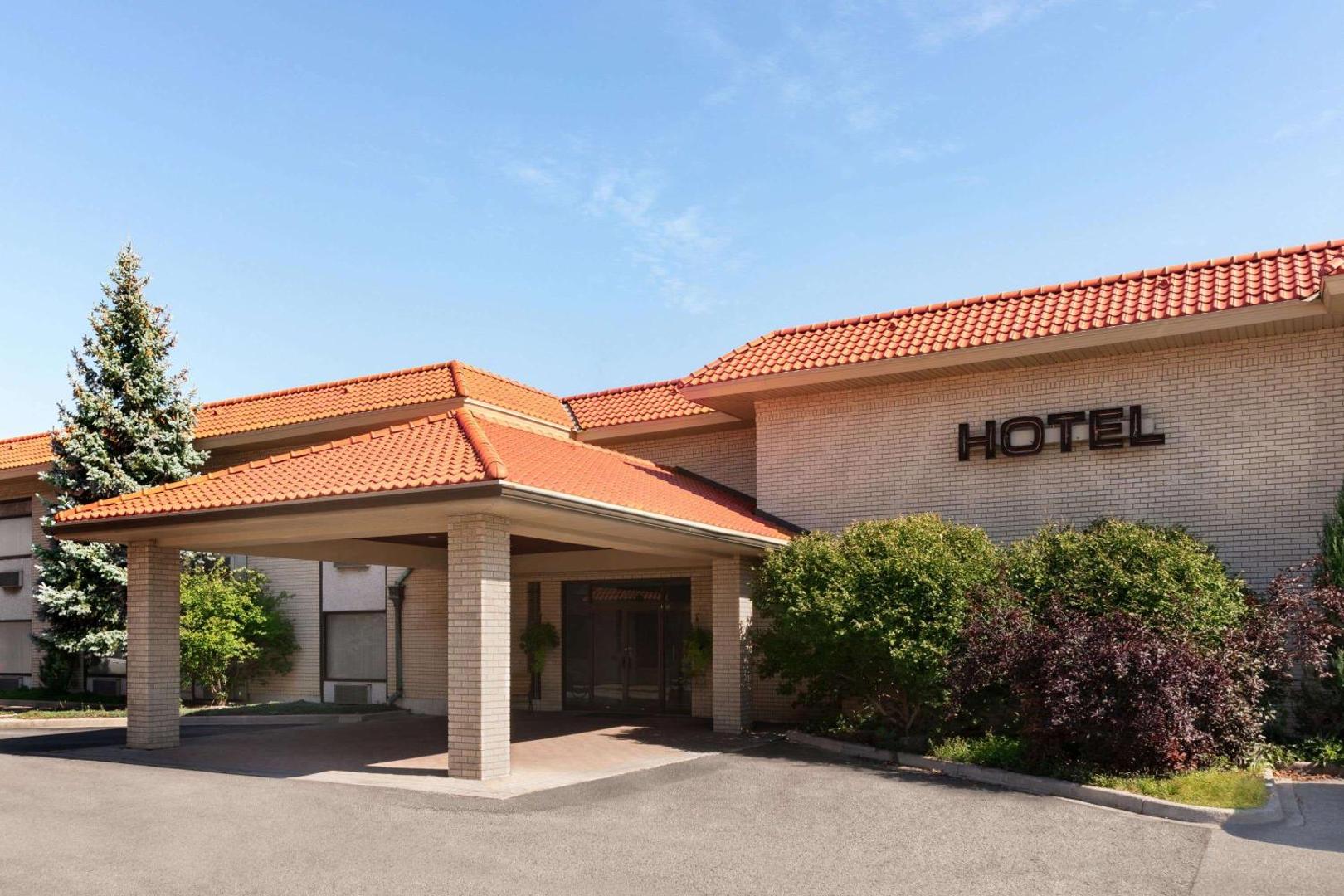 SureStay Plus by Best Western Windsor