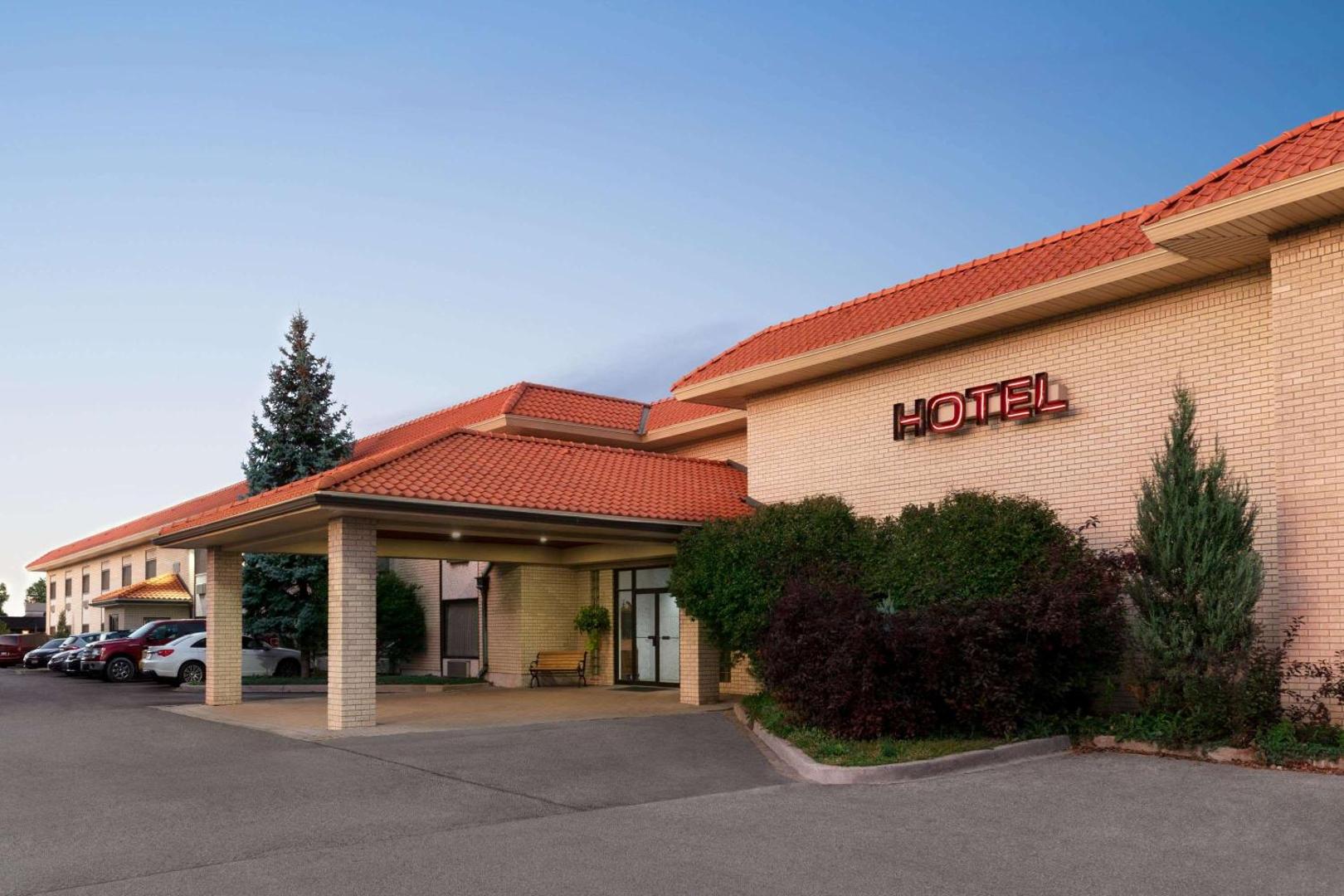 SureStay Plus by Best Western Windsor