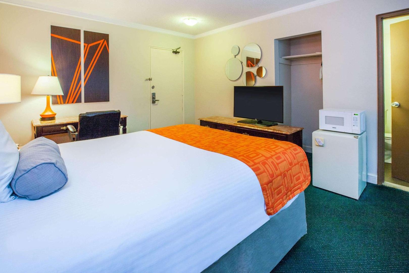 SureStay Plus by Best Western Windsor