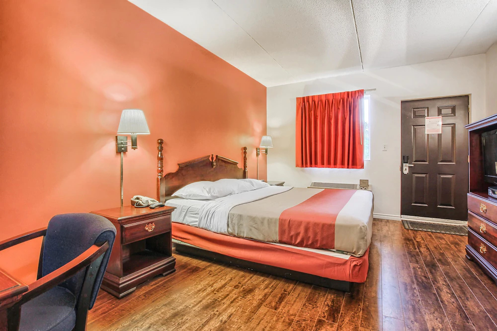 Motel 6 Windsor On