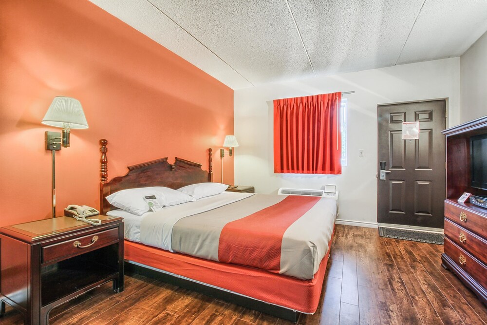 Motel 6 Windsor On