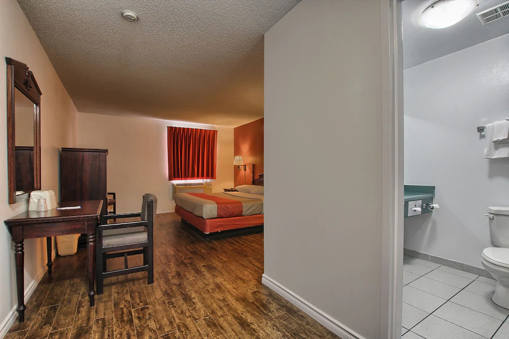 Motel 6 Windsor On