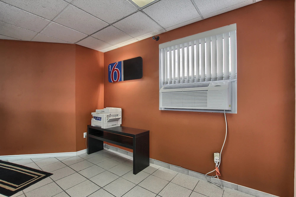 Motel 6 Windsor On