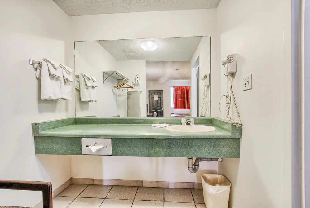 Motel 6 Windsor On