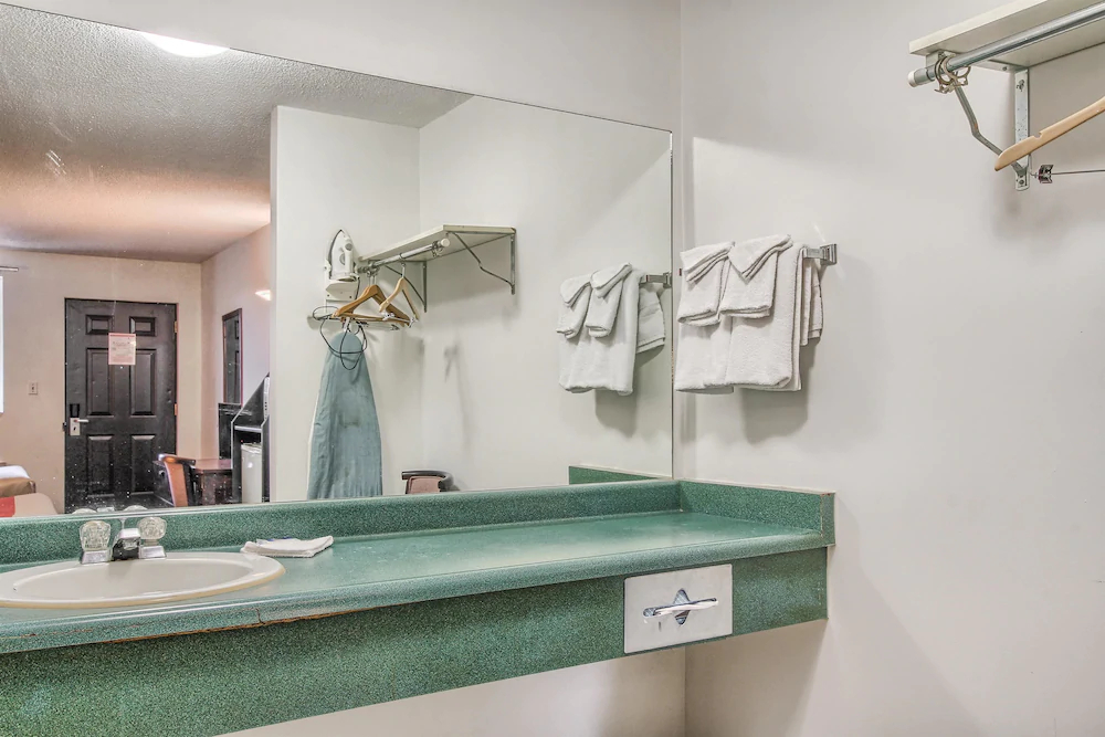 Motel 6 Windsor On