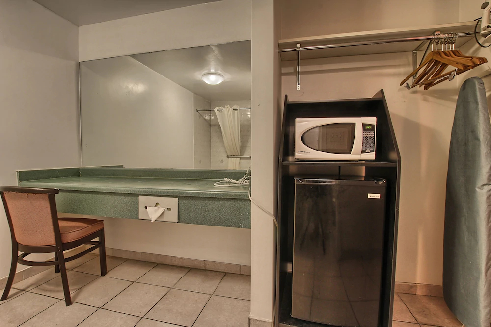 Motel 6 Windsor On