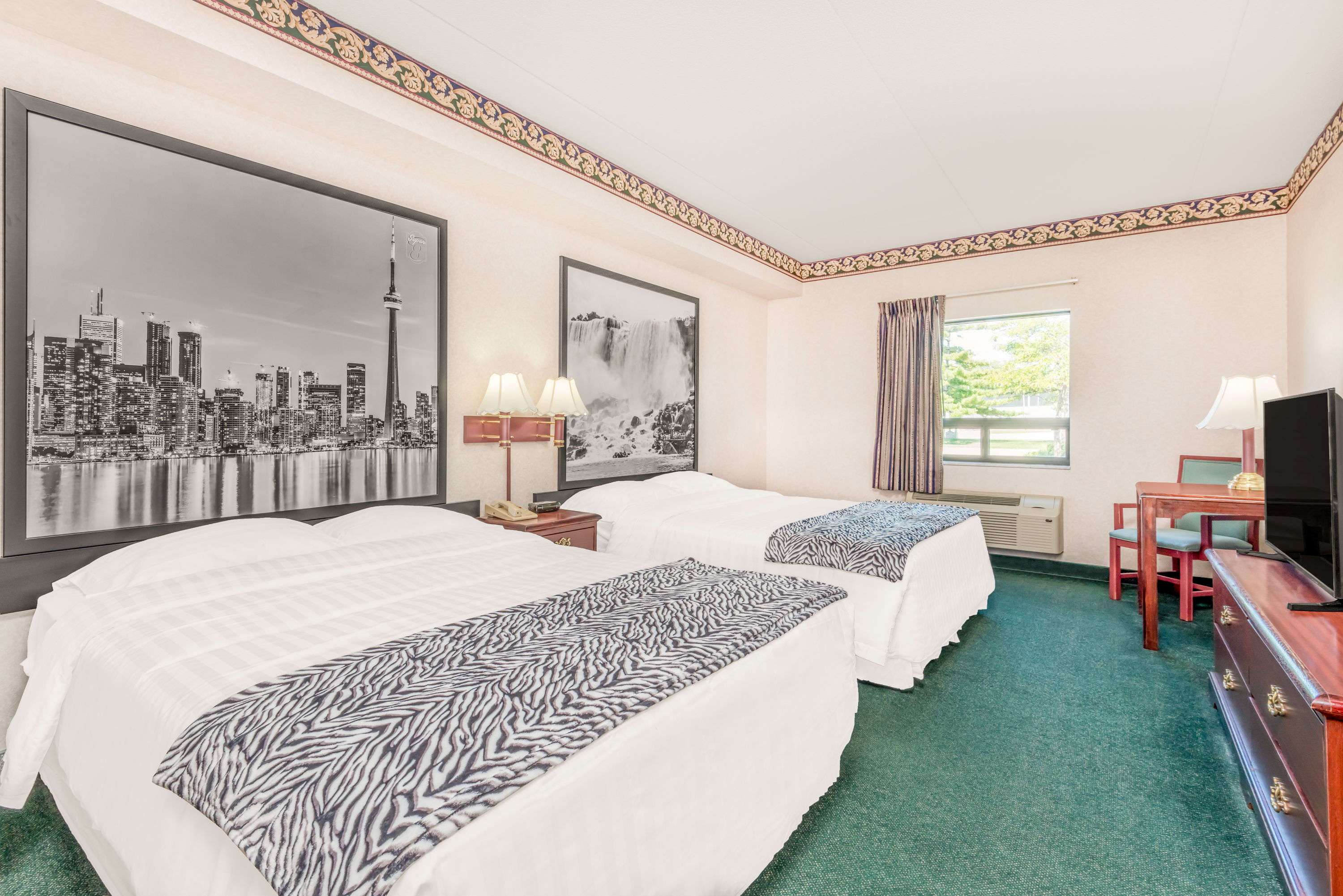 Super 8 by Wyndham Ambassador Bridge Windsor ON