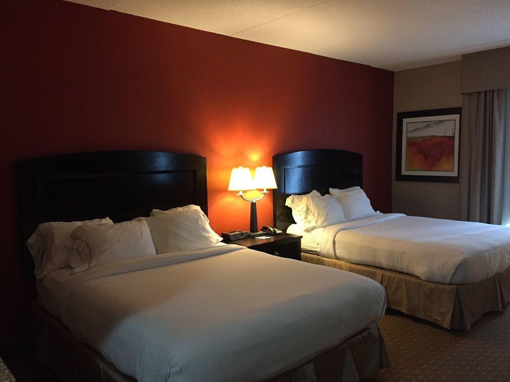 Holiday Inn Express Hotel & Suites Woodstock