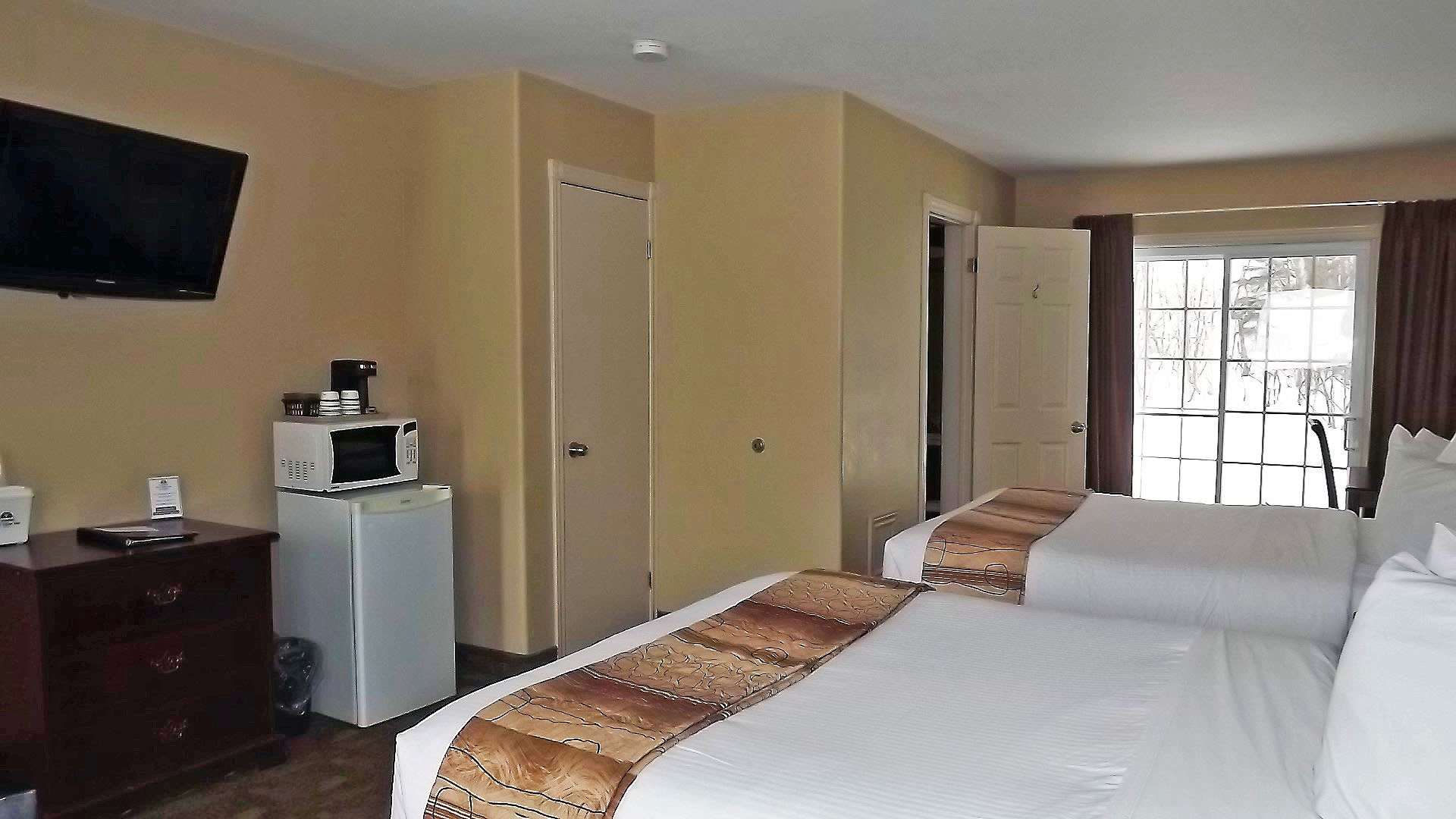 Canadas Best Value Inn & Suites