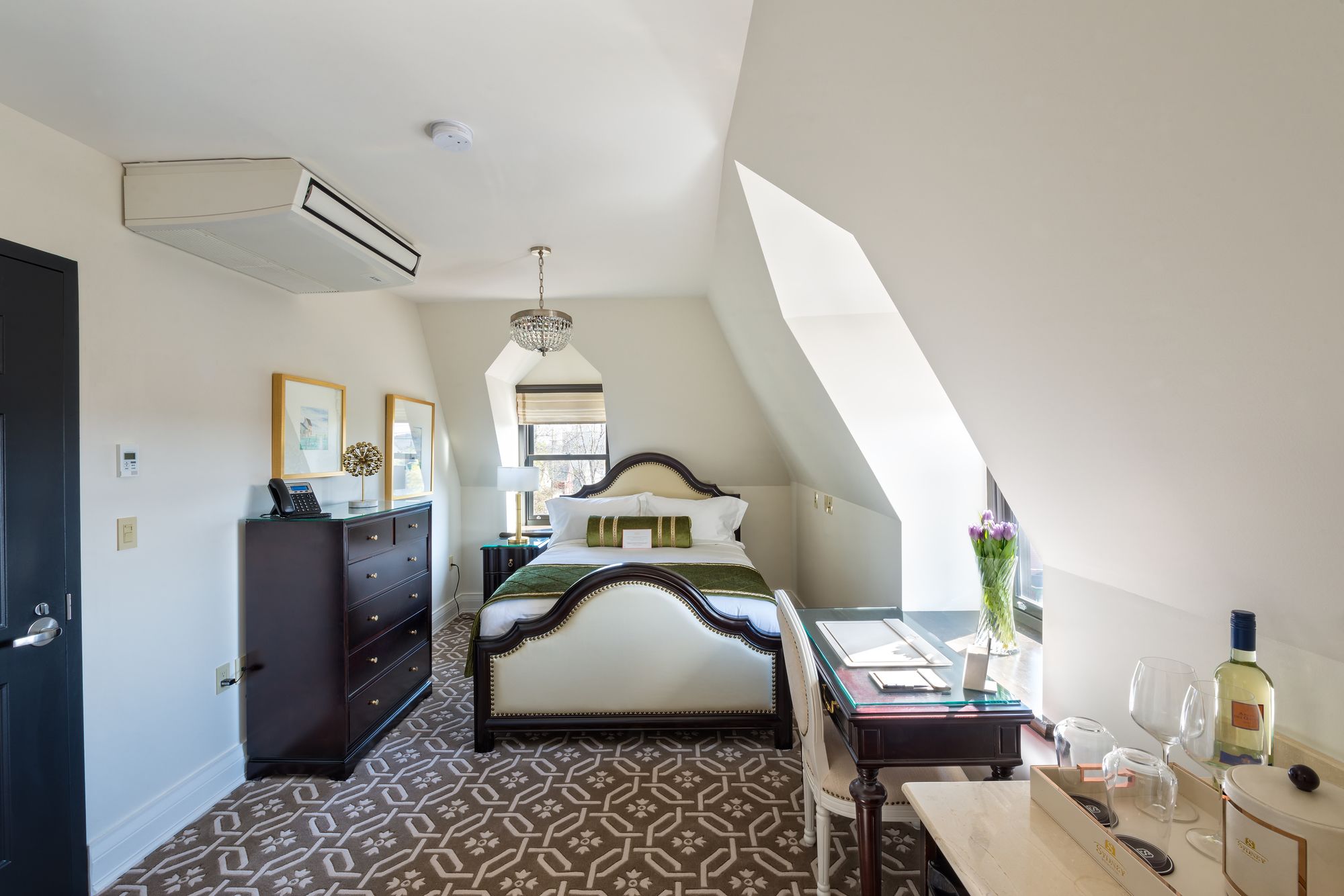 Sydney Boutique Inn & Suites