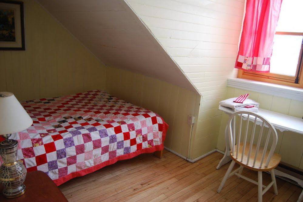 Auberge Jeunesse de Saguenay- La Maison Price