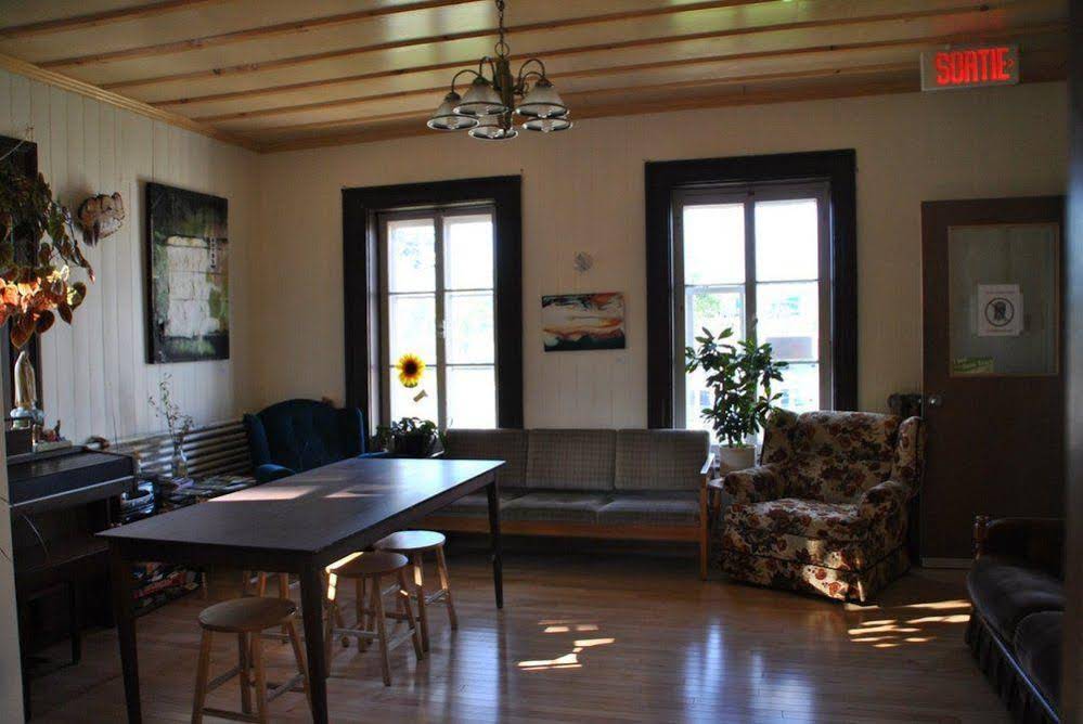 Auberge Jeunesse de Saguenay- La Maison Price