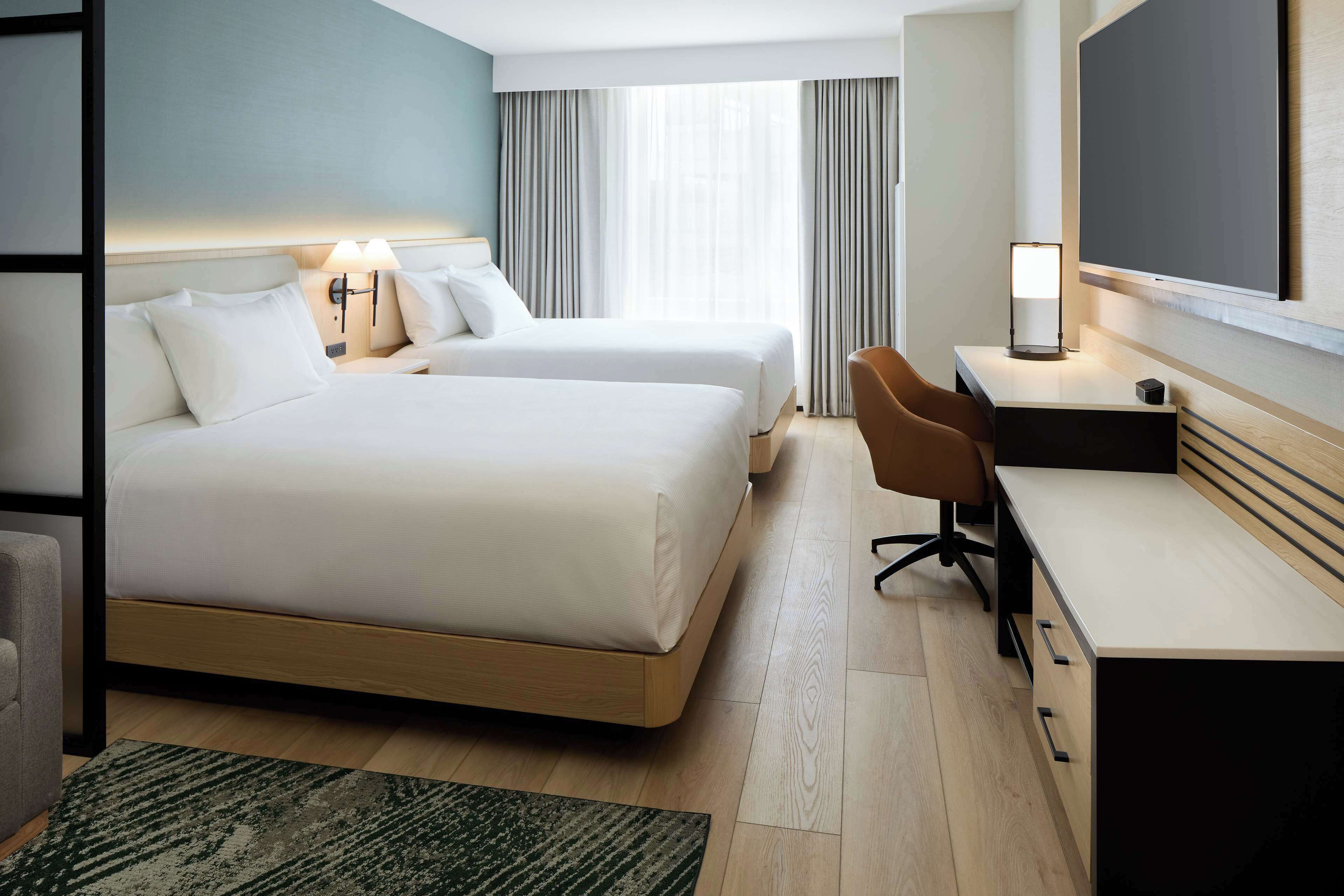 Hyatt Place Montreal Airport