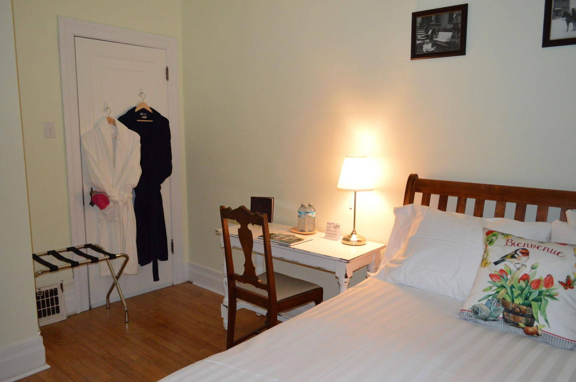 Bed And Breakfast La Maison Collins Eco Gite