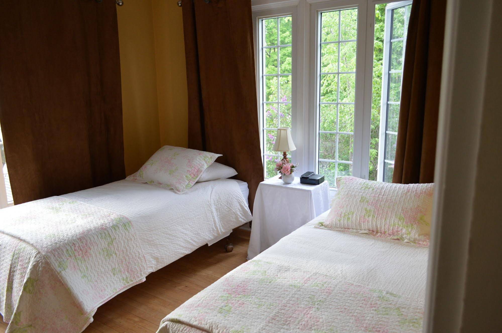 Bed And Breakfast La Maison Collins Eco Gite