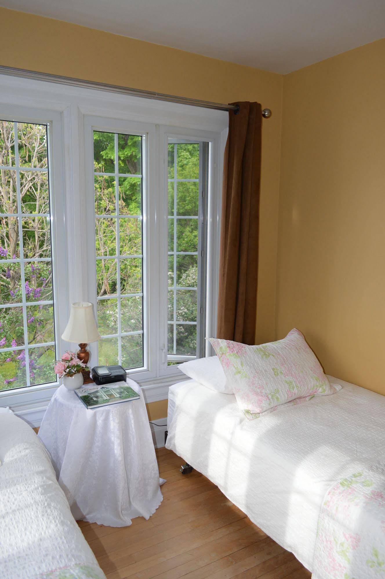 Bed And Breakfast La Maison Collins Eco Gite
