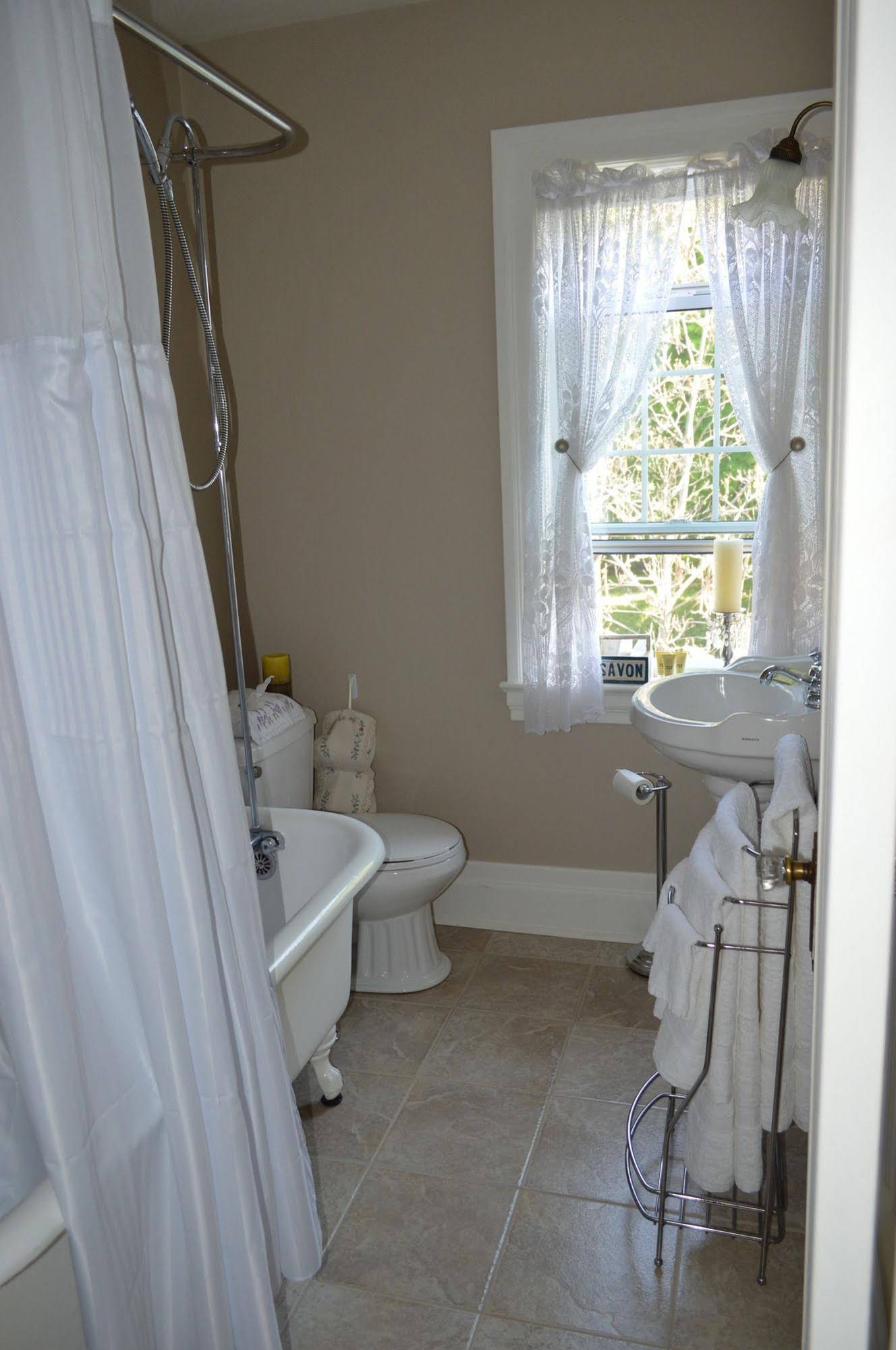 Bed And Breakfast La Maison Collins Eco Gite