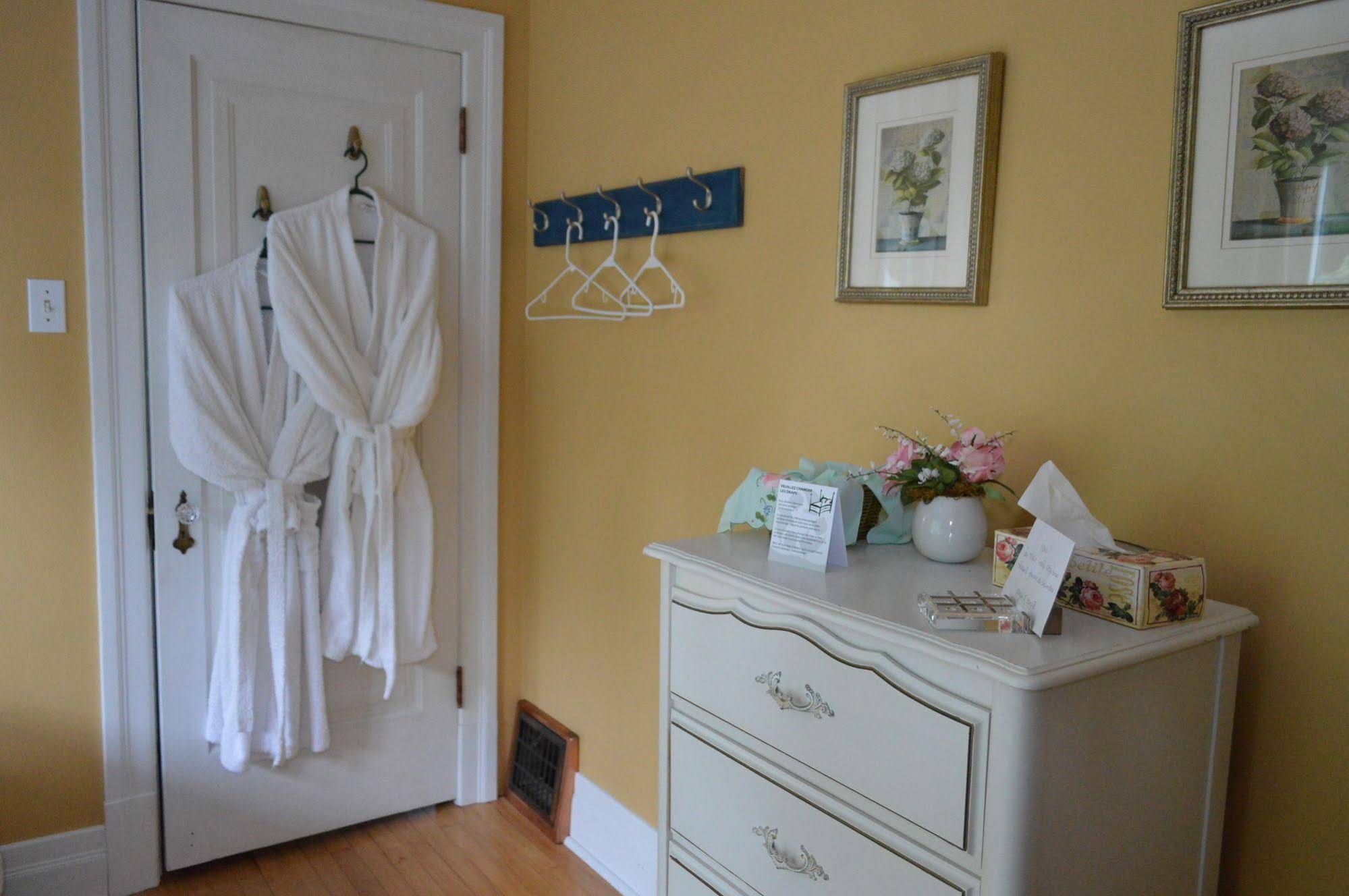 Bed And Breakfast La Maison Collins Eco Gite