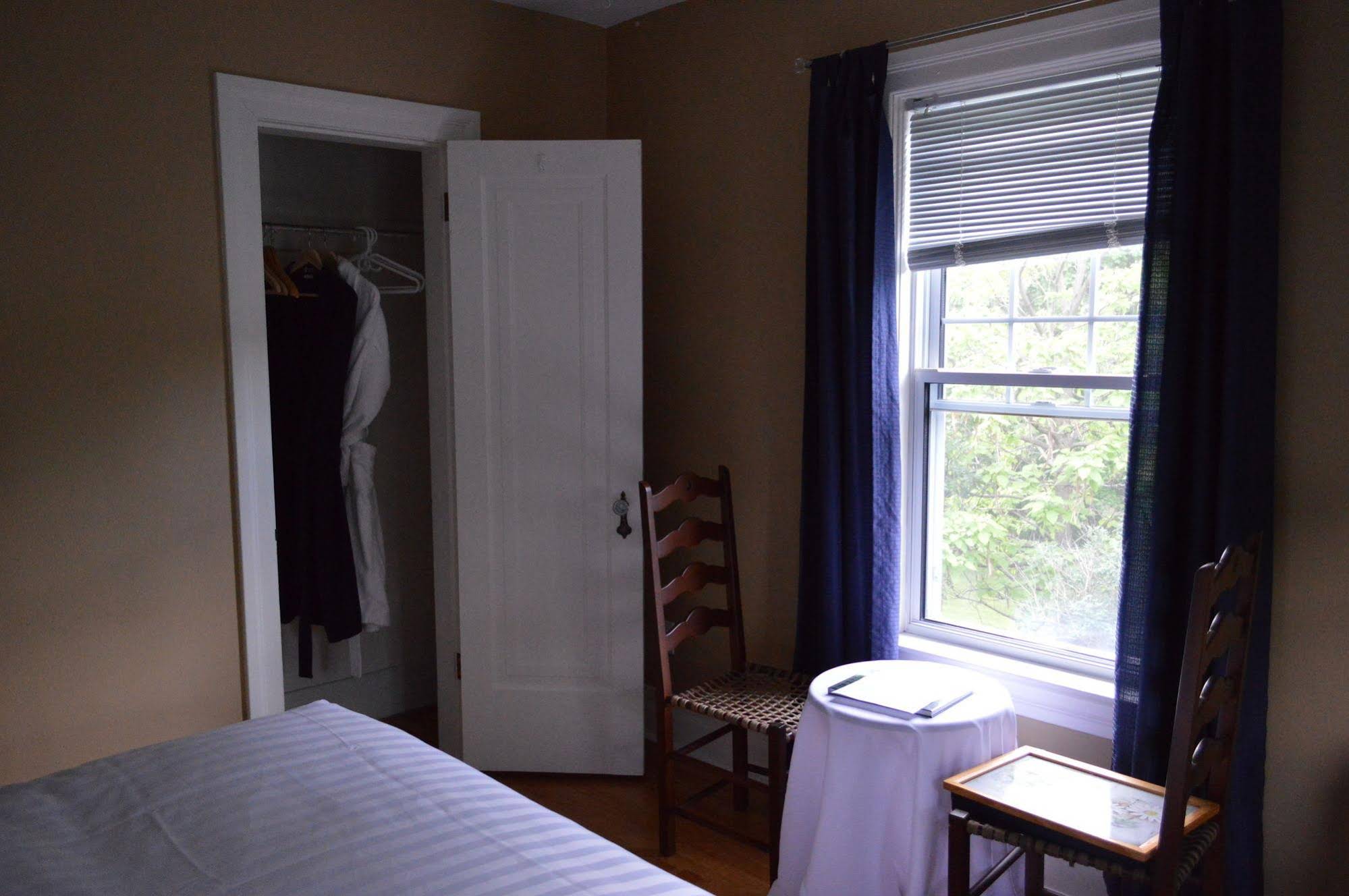 Bed And Breakfast La Maison Collins Eco Gite