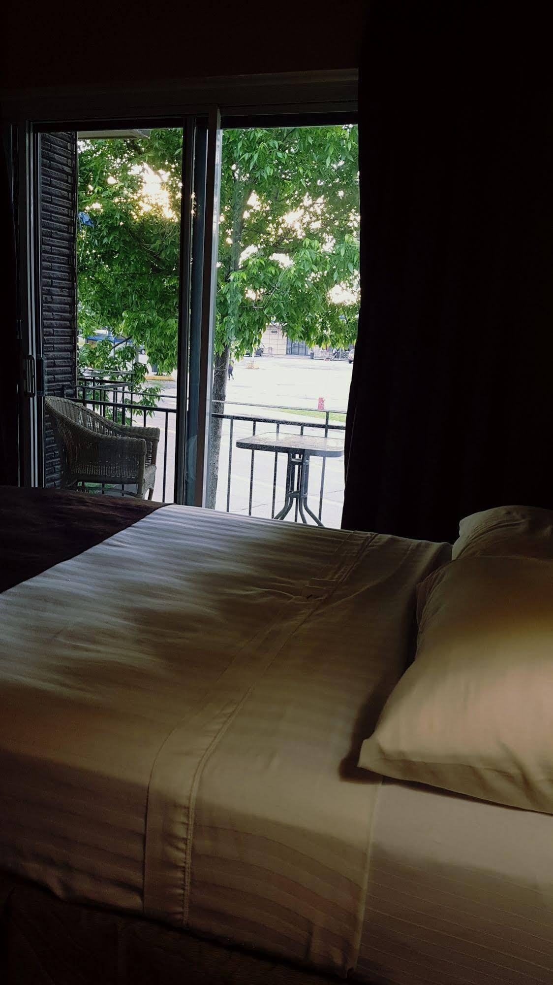 Chomedey Inn