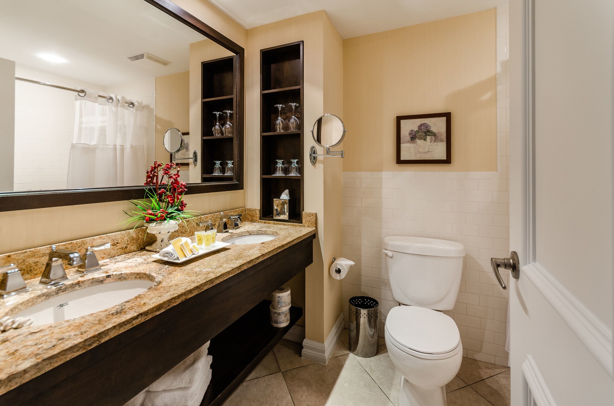Le Saint Martin Hotel & Suites