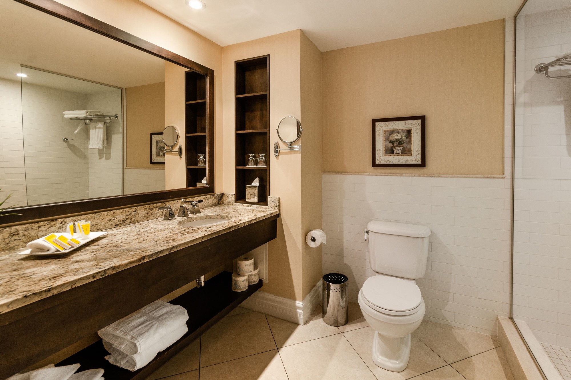 Le Saint Martin Hotel & Suites