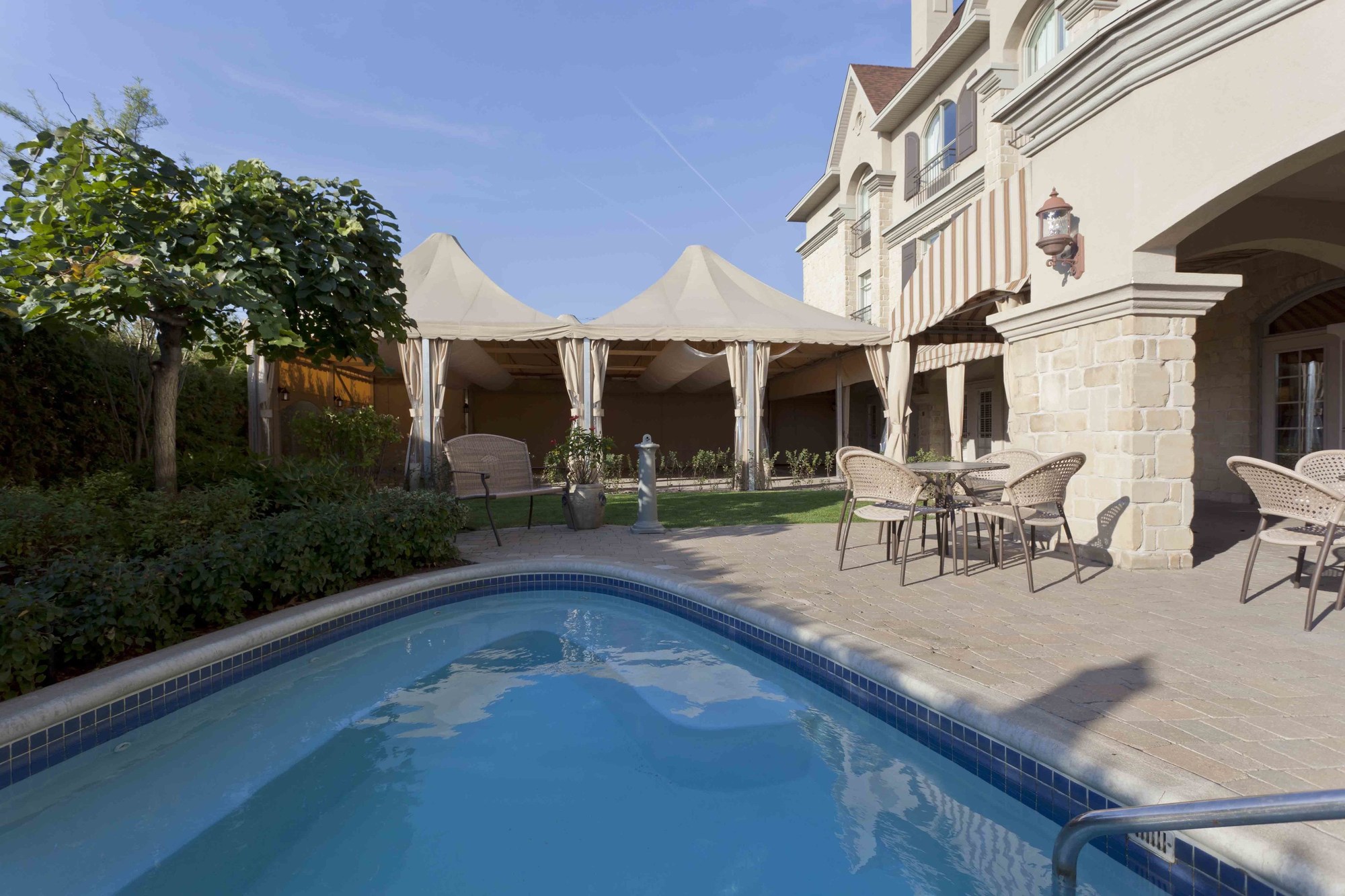 Le Saint Martin Hotel & Suites