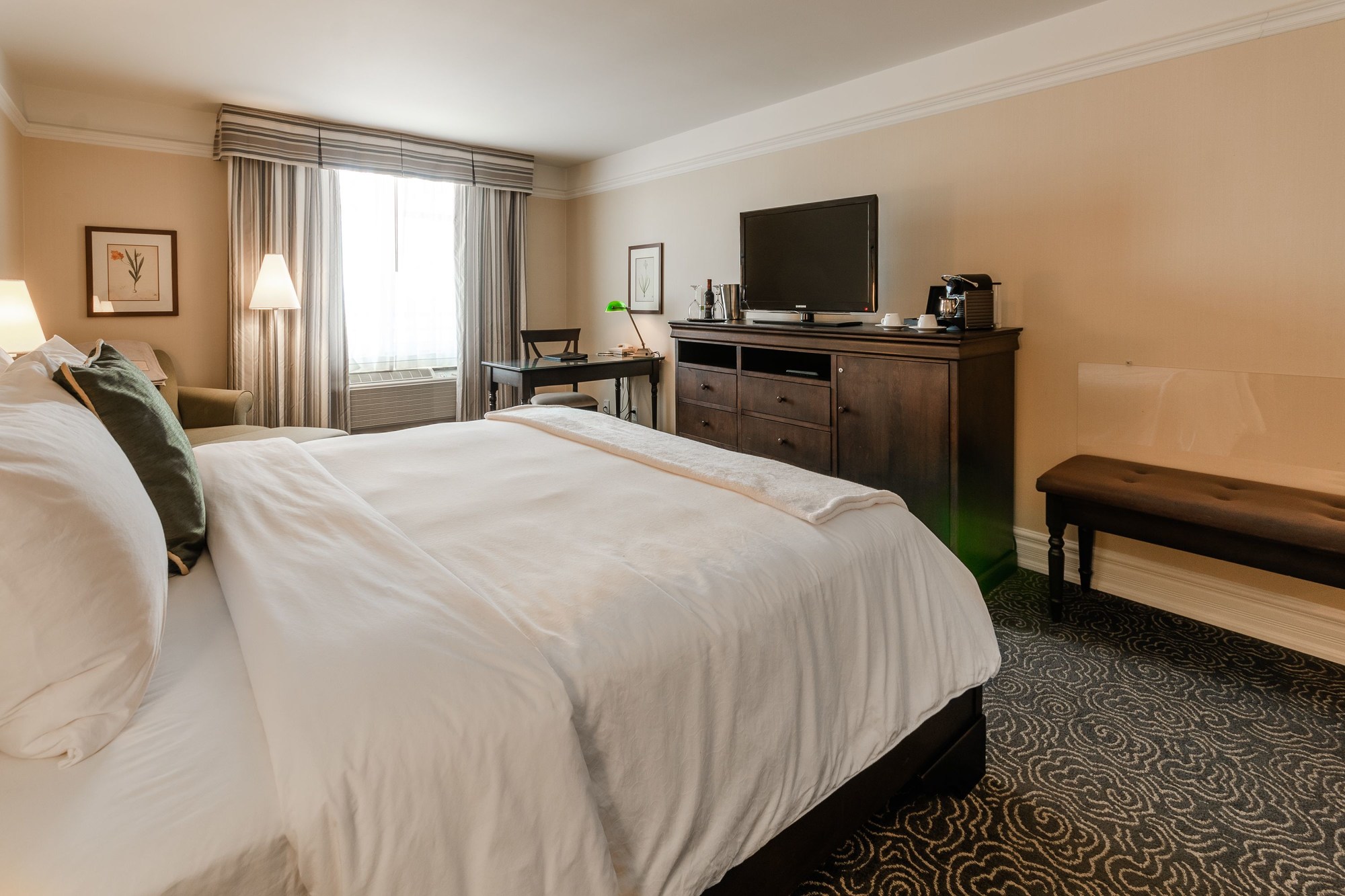 Le Saint Martin Hotel & Suites