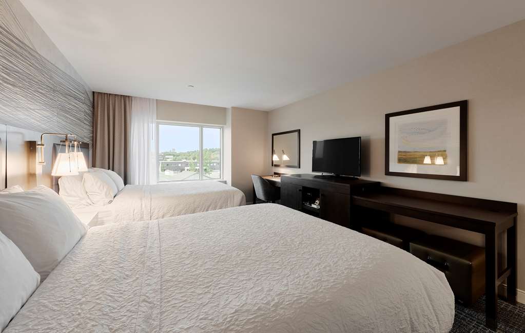 Hampton Inn & Suites by Hilton Quebec City /Saint-Romuald