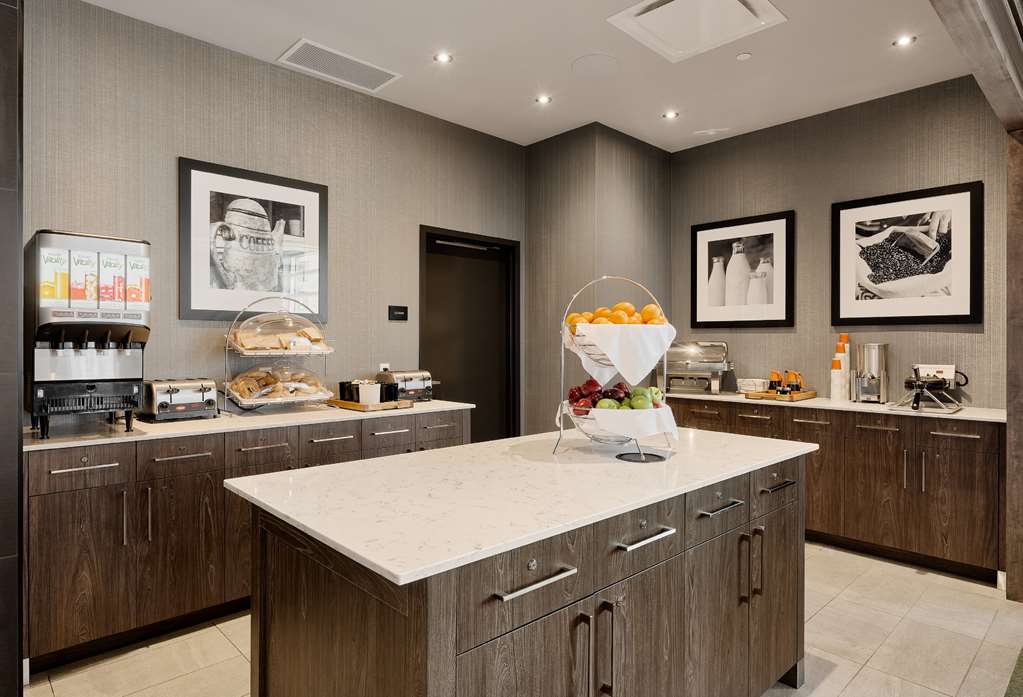Hampton Inn & Suites by Hilton Quebec City /Saint-Romuald