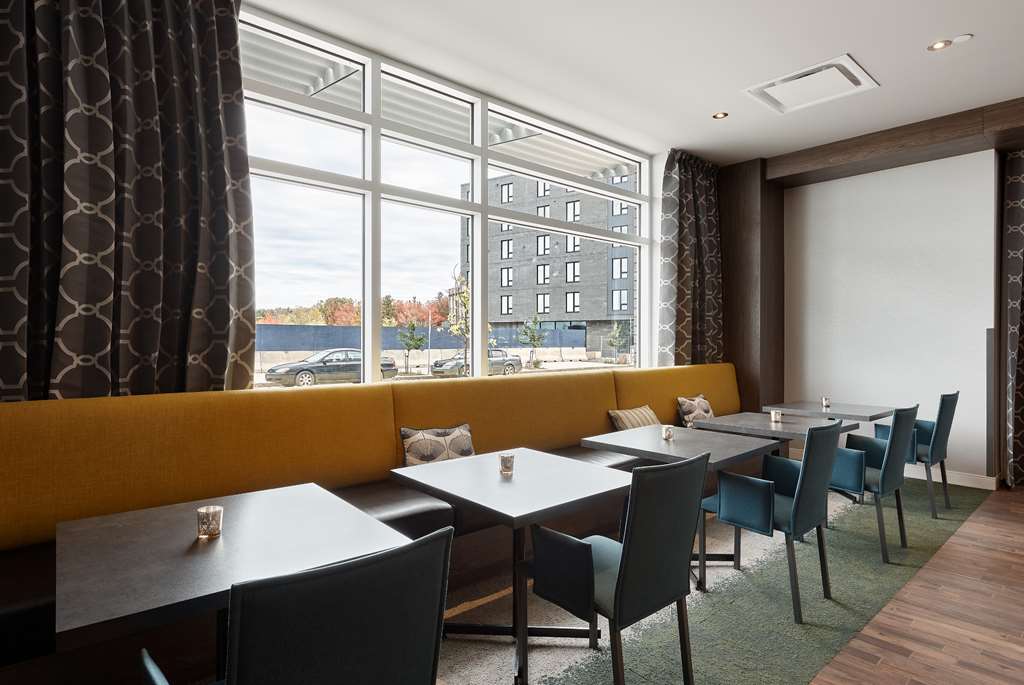 Hampton Inn & Suites by Hilton Quebec City /Saint-Romuald