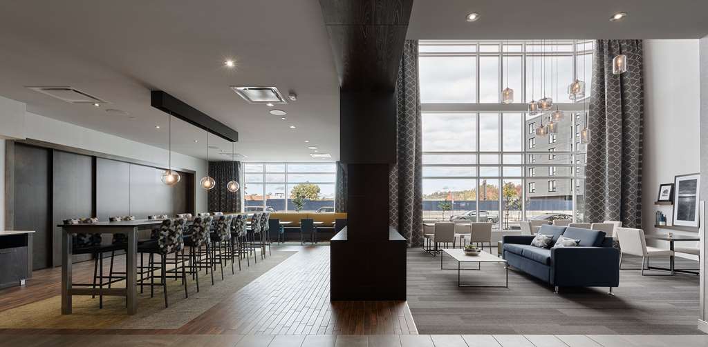 Hampton Inn & Suites by Hilton Quebec City /Saint-Romuald