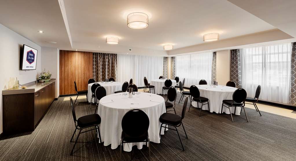 Hampton Inn & Suites by Hilton Quebec City /Saint-Romuald