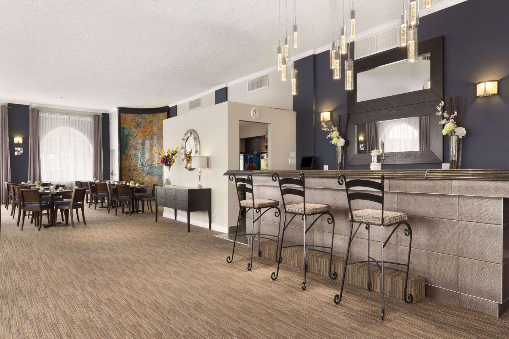 Days Inn by Wyndham Montreal Airport Conference Centre