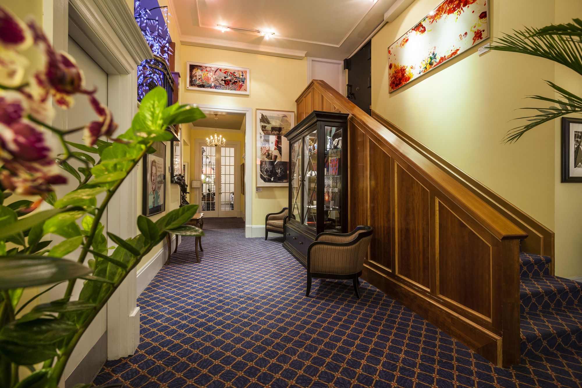 L'Hotel