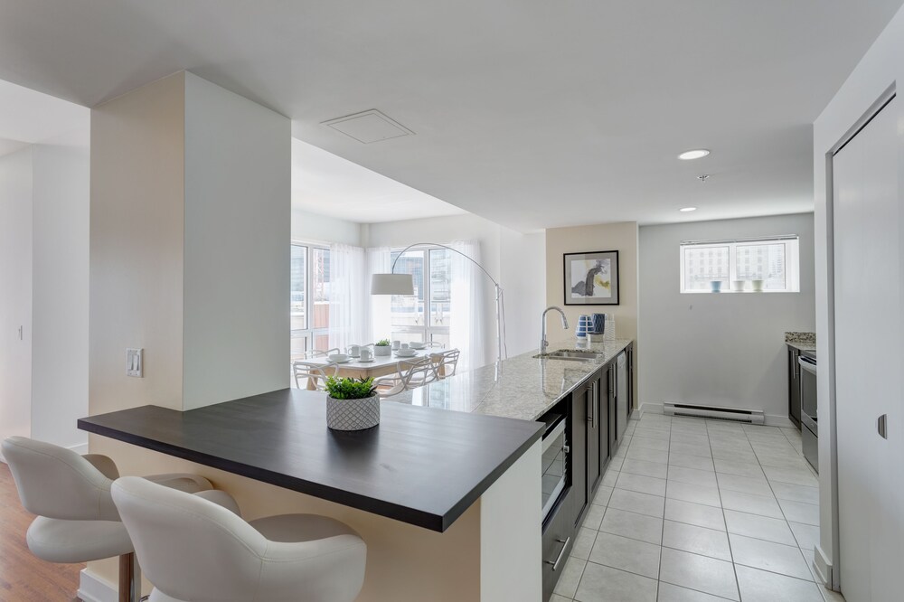Palais-des-Congrès Furnished Suites by Hometrotting