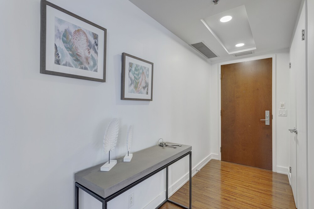 Palais-des-Congrès Furnished Suites by Hometrotting