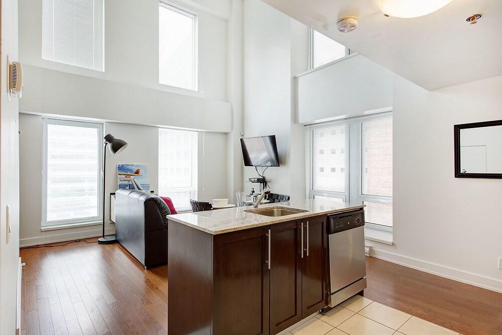 Palais-des-Congrès Furnished Suites by Hometrotting