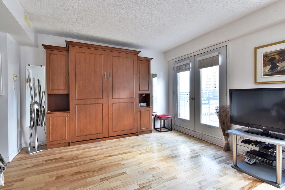Place Des Arts Suites