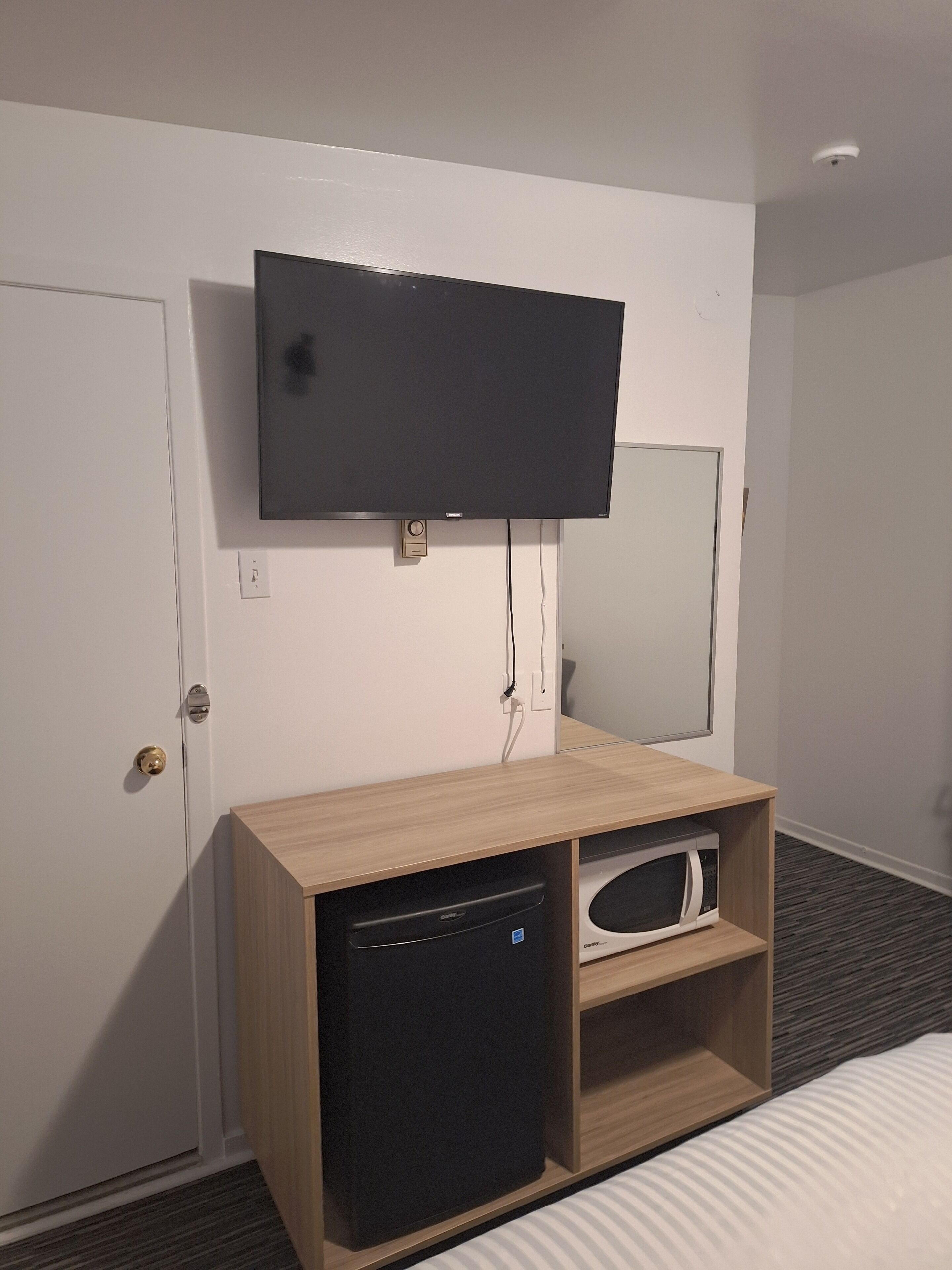 Super 8 by Wyndham Montreal